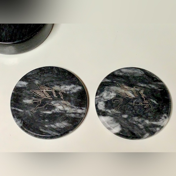 Vintage Executive Set of 2 Black Marble MOBIL Pegasus Logo Drink Coasters - Picture 7 of 16